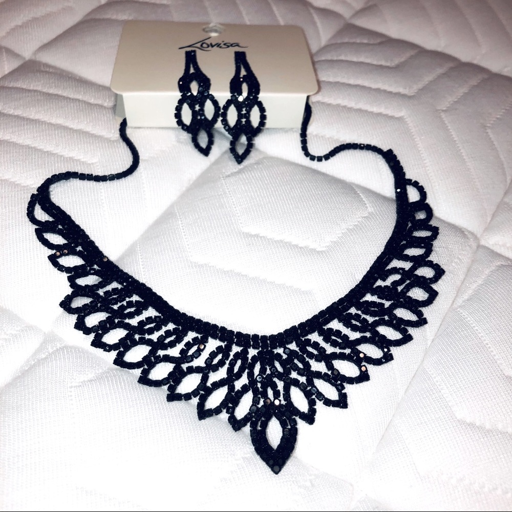 Necklace and earrings set